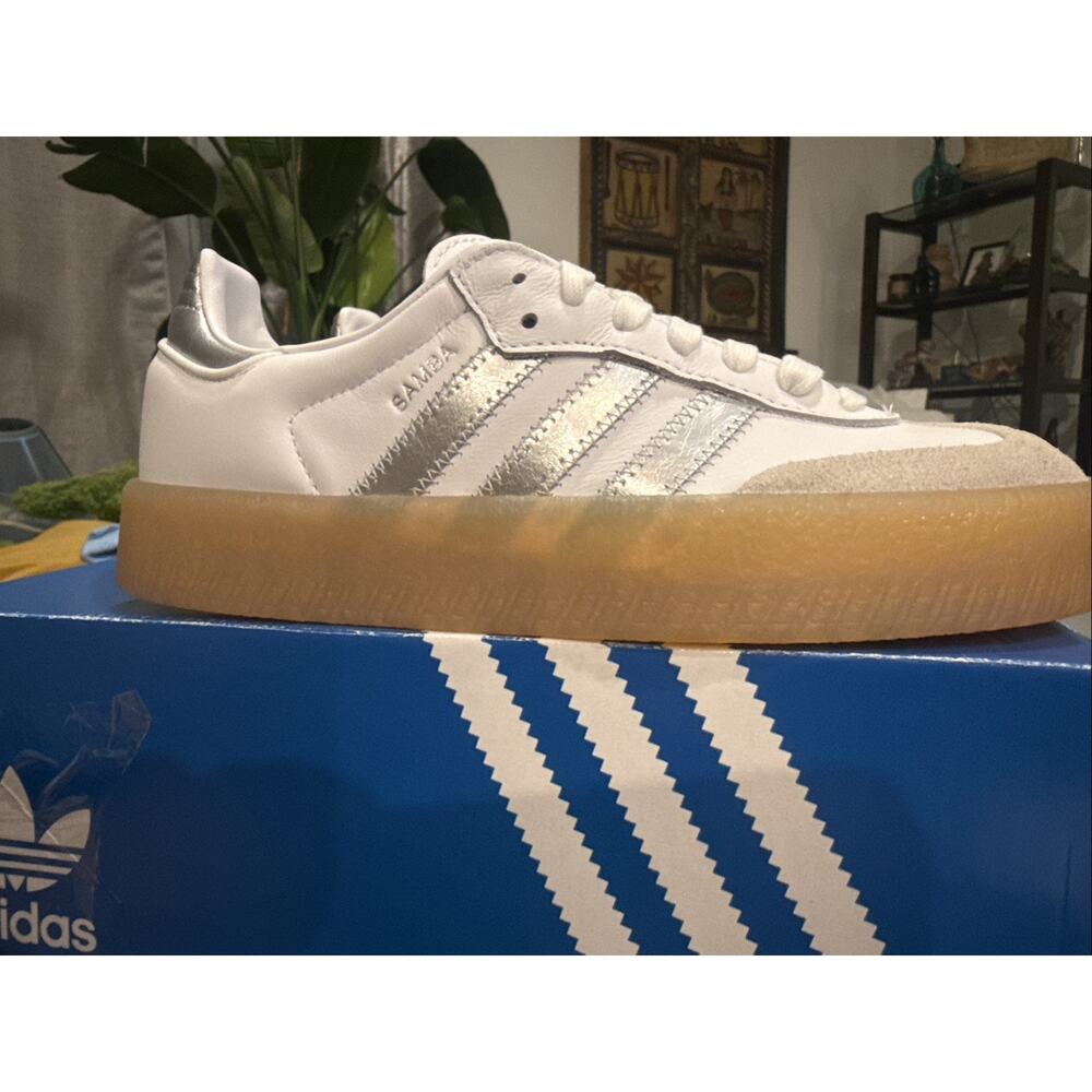 Adidas Samba Low-Top Sneakers In White/Metallic Silver Women's Size 7 JQ8412 - Picture 7 of 9
